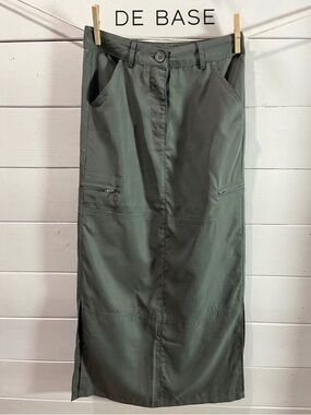 DE BASE – XS – Long Green Skirt with Pockets